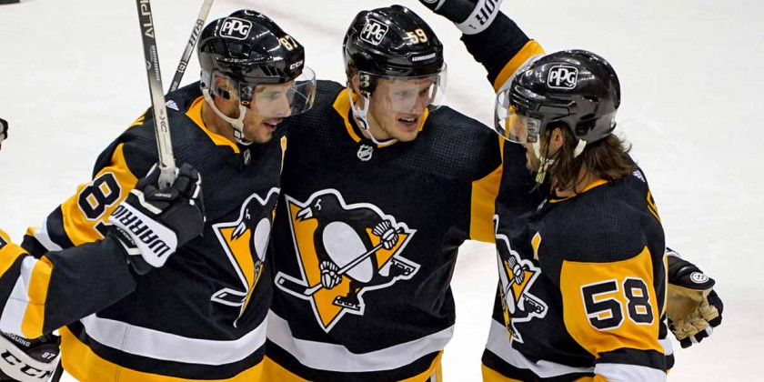 Jake Guentzel (center) has scored approximately 0.5 goals per match for Pittsburgh